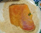 Foto del paso 3 de la receta: Milanesas de bagre y albahaca