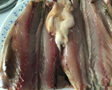 Foto del paso 1 de la receta: Caballa en aceite de oliva con copos de chile