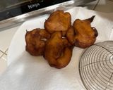 A picture of step 4 of Maruya (Banana Fritter).