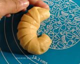 Foto langkah ke 5 dari resep Matcha Soft Roll Bread.