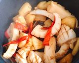 Hình bước làm 3 của món Mực Xào Khóm & Ớt Chuông