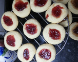 Foto del paso 5 de la receta: Galletas de mantequilla con mermelada