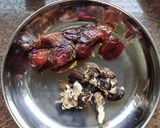 ખજૂર આંબલી ની ચટણી (Dates Tamarind Chutney Recipe In Gujarati) રેસીપી સ્ટેપ1ફોટો