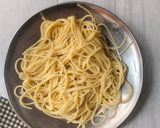 Foto langkah ke 2 dari resep Spaghetti Aglio e Olio.