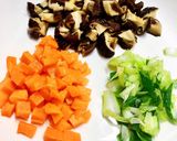 Hình bước làm 1 của món Cơm Chiên Nấm Chay🍄🥕