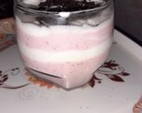A picture of step 7 of White choco yogurt & Strawberry mousse.