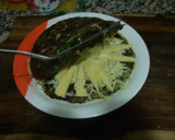 Foto del paso 7 de la receta: Tortilla de espinaca rellena con quesos acompañada de una sopa montañesa y pan casero