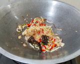 Foto langkah ke 2 dari resep Masak Kentang Tahu Tempe Bumbu Iris.