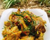 Hình bước làm 2 của món Gà kho lá chanh