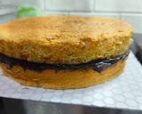 Foto langkah ke 4 dari resep Banana Ganache Cake.