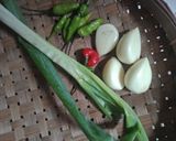 Foto langkah ke 2 dari resep Udang Goreng Bawang.