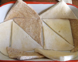 Foto del paso 1 de la receta: Pastel súper fácil de pan de sándwich dorado al horno