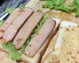 รูปขั้นตอนการทำที่ 2 ของ แซนด์วิชไส้กรอกสลัดครีมงาคั่วญี่ปุ่น🥪🥪