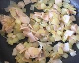 Foto del paso 4 de la receta: Berenjenas rellenas rápidas al microondas