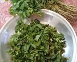 A picture of step 1 of Palak Methi Qeema.