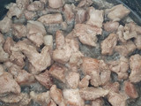 Carne de puerco con nopales en salsa de chile mora