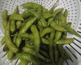 Foto langkah ke 1 dari resep Edamame Rebus 🫛.