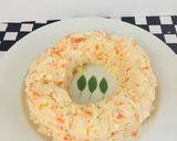 Foto del paso 2 de la receta: Ensalada navideña con vegetales en forma de corona
