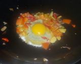 Foto langkah ke 5 dari resep Oseng Mie Telur.