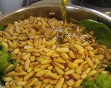 A picture of step 4 of Pesto of basil and pine nuts.