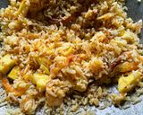 Gambar langkah 4 resipi Nasi Goreng Nanas Chili Oil.
