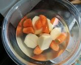 A picture of step 4 of Tajik style beef and veg soup.