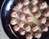 A picture of step 7 of Meat balls and beef sausages bitings in sauce.