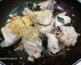 Foto langkah ke 3 dari resep Ayam Daun Kari.
