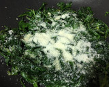 Foto del paso 2 de la receta: Hojaldre de espinacas con queso