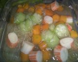 Foto langkah ke 6 dari resep Sop Oyong Baso Seafood.