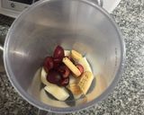 Foto del paso 1 de la receta Papilla de cerezas y pera con galletas - pera BLW mixto
