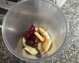 Foto del paso 1 de la receta: Papilla de cerezas y pera con galletas - pera BLW mixto