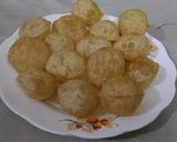 A picture of step 2 of Dahi puri chat.