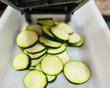 Foto del paso 1 de la receta: Calabacín con queso en cecofry 🧀 🥒