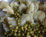 A picture of step 2 of Punjabi samosa.