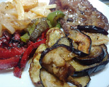 Foto del paso 7 de la receta: Bistec de ternera añojo con verduras salteadas y patatas fritas