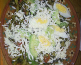 Foto del paso 5 de la receta: Ensalada de verduras con huevo queso y aguacate a la mario.s