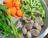 Foto langkah ke 2 dari resep 190. Sop Buncis Wortel Kentang Bakso.