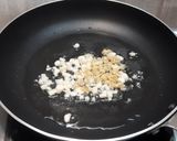 A picture of step 2 of Masala macaroni.