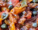 Foto del paso 4 de la receta: Peperonata 🫑🍅🧅🧄 Pimientos morrones rojo, amarillo y verde en aceite de oliva virgen extra 🇮🇹