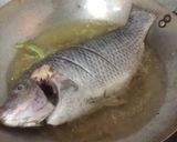 Hình bước làm 4 của món Cá phi sông tiền (cá đi câu)chiên xã, canh chua cá hú