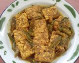 Foto langkah ke 10 dari resep Embek-embek Tempe (Tempe bumbu kuning cabai hijau).