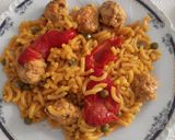 Foto del paso 4 de la receta: Fideuá con pollo 🐔 y albóndigas