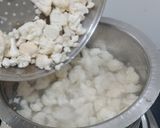 A picture of step 1 of Cauliflower Manchurian.