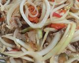 Hình bước làm 3 của món Bò xào hành tây cà chua