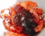 Hình bước làm 1 của món Lườn Cá Hồi Teriyaki Nướng Cuốn Tỏi & Tía Tô
