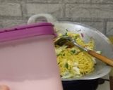 Foto langkah ke 5 dari resep Mi Goreng Kuning.