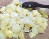 Foto langkah ke 2 dari resep Sauté Potatoes.