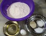 A picture of step 1 of Aloo walay nan.