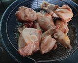 Foto langkah ke 1 dari resep Semur Ayam Telur Tahu.